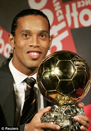 Ronaldinho 'doesn't want to pay the price of being a professional athlete',  claims former manager of Barcelona star | Daily Mail Online